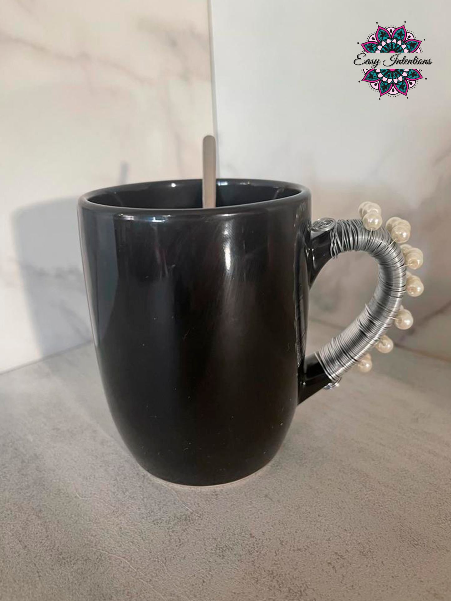 BLACK MUGS - WHITE HANDLE