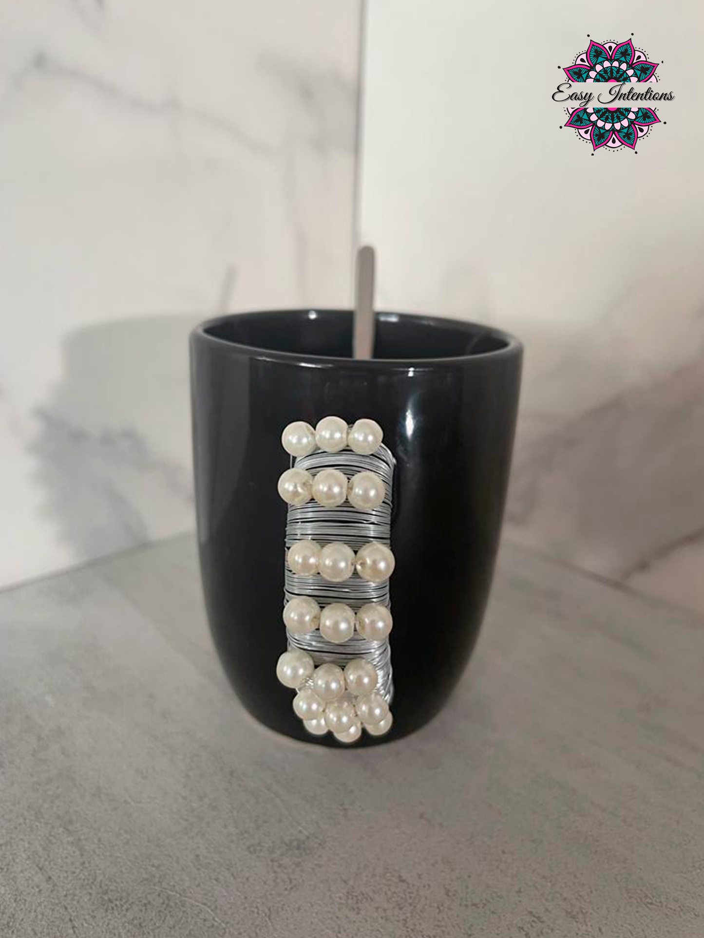 BLACK MUGS - WHITE HANDLE